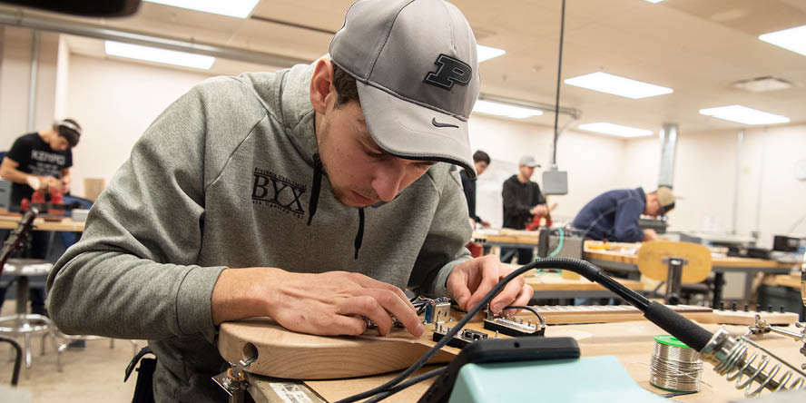 Students building guitars in MET 34900.