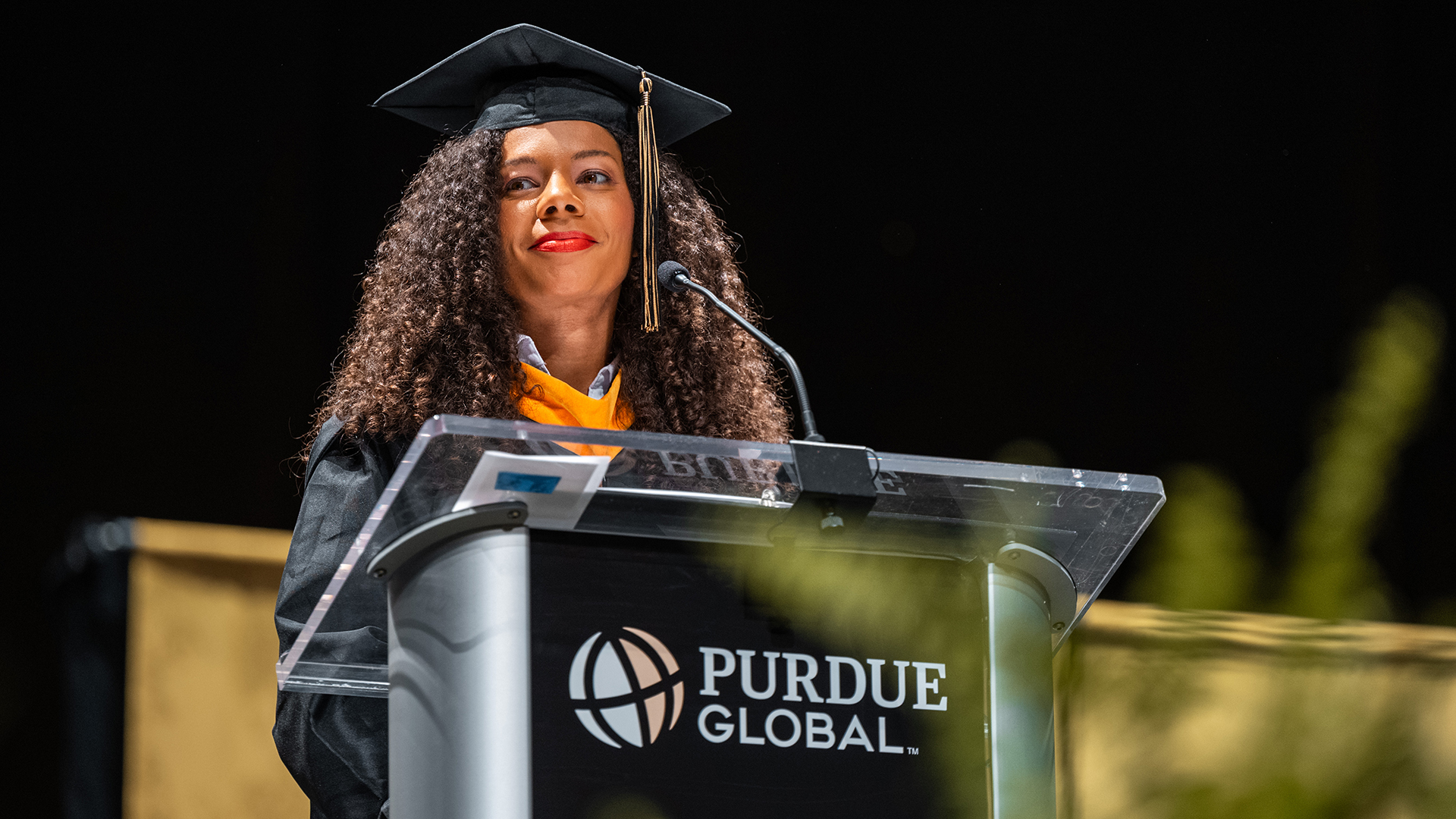 Nicole Richardson Hicks delivers her commencement speech.