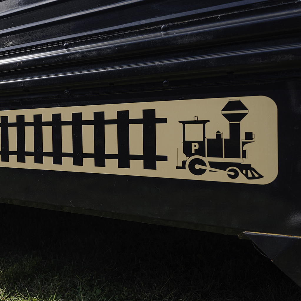 Toward the bottom of the bus, tracks and a train are painted.